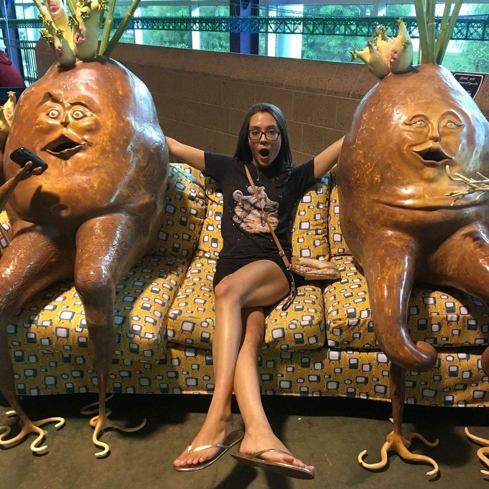 Meet your Posher, Lauren